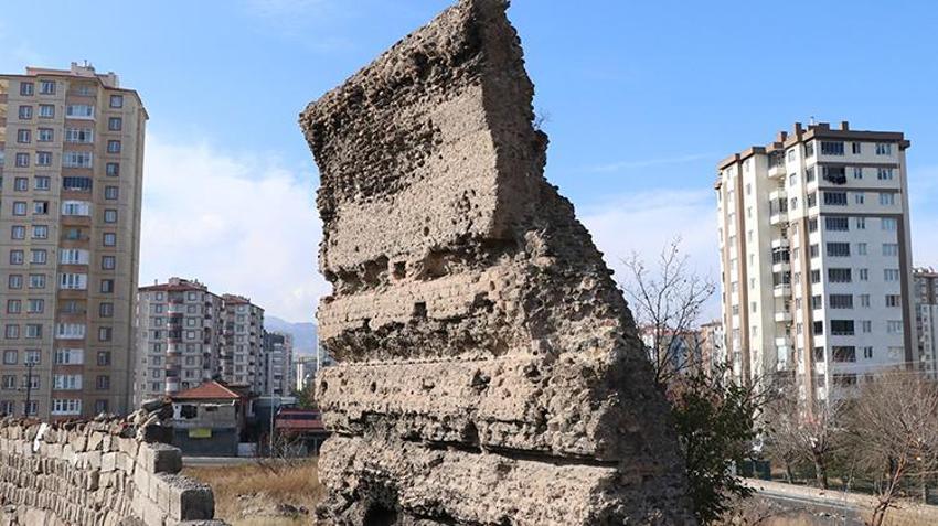 Dünyanın en eski hastanesi! Kayseri’nin antik hazinesi tarihe kazandırılmayı bekliyor