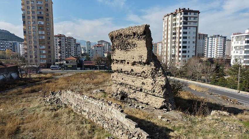 Dünyanın en eski hastanesi! Kayseri’nin antik hazinesi tarihe kazandırılmayı bekliyor