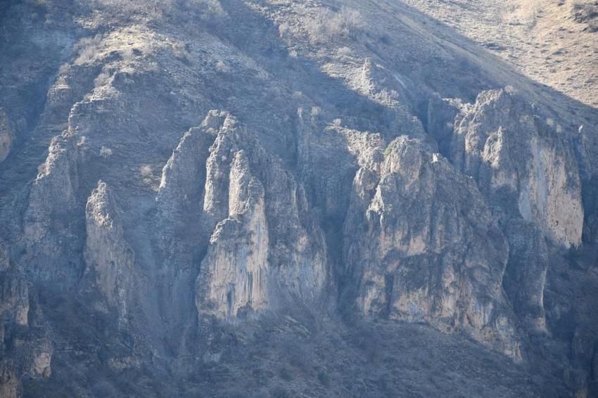Şırnak'ın dağlarında görüldü: Peri Bacalarını andırıyor! İlk kez görüntünlendi