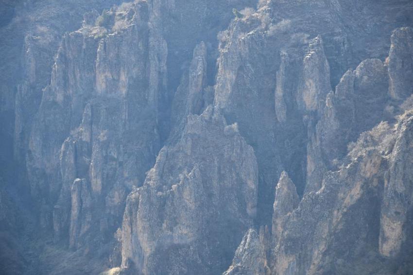 Şırnak'ın dağlarında görüldü: Peri Bacalarını andırıyor! İlk kez görüntünlendi
