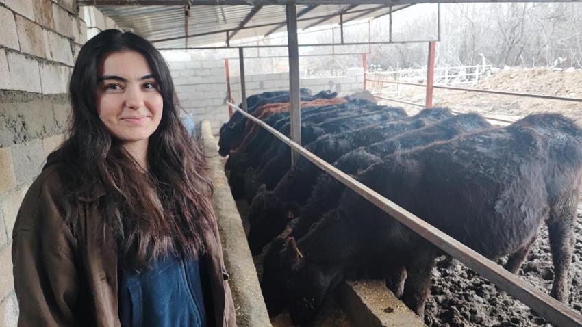 Sağlıkçı olarak atama bekliyordu, devlet desteğiyle 15 düve alarak başladı! Sosyal medyada gördüğü ilan hayatını değiştirdi