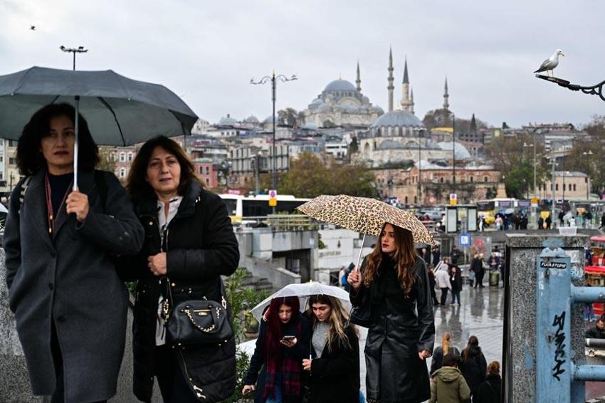 Meteoroloji'den sarı kodlu alarm ve kuvvetli yağış ve fırtına uyarısı! Kar yağışları kuvvetli geliyor