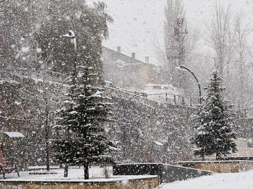 Meteoroloji'den sarı kodlu alarm ve kuvvetli yağış ve fırtına uyarısı! Kar yağışları kuvvetli geliyor