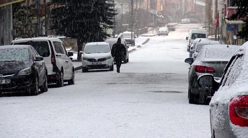 Meteoroloji'den sarı kodlu alarm ve kuvvetli yağış ve fırtına uyarısı! Kar yağışları kuvvetli geliyor