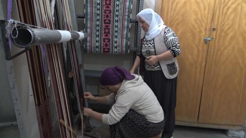 Yüz yıllık gelenek yeniden canlanıyor: Tunceli Hozatlı kadınlar, unutulmaya yüz tutan 'Cacım' dokumasıyla aile bütçesine katkı sağlıyor