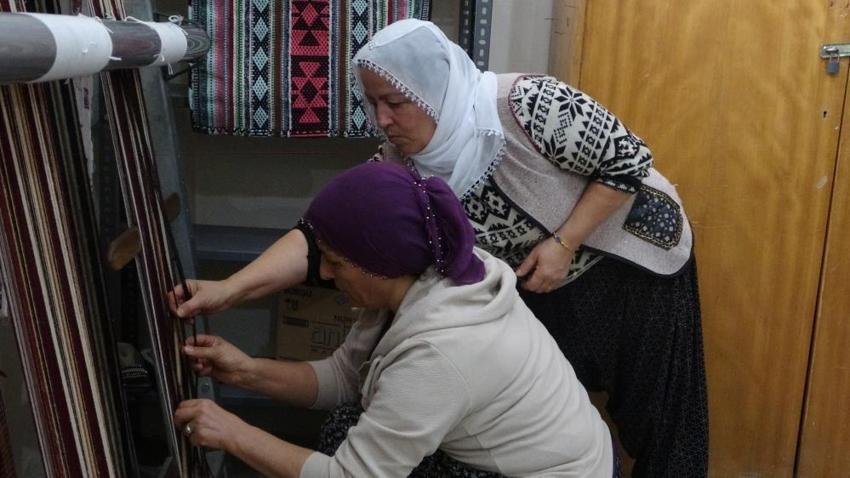 Yüz yıllık gelenek yeniden canlanıyor: Tunceli Hozatlı kadınlar, unutulmaya yüz tutan 'Cacım' dokumasıyla aile bütçesine katkı sağlıyor