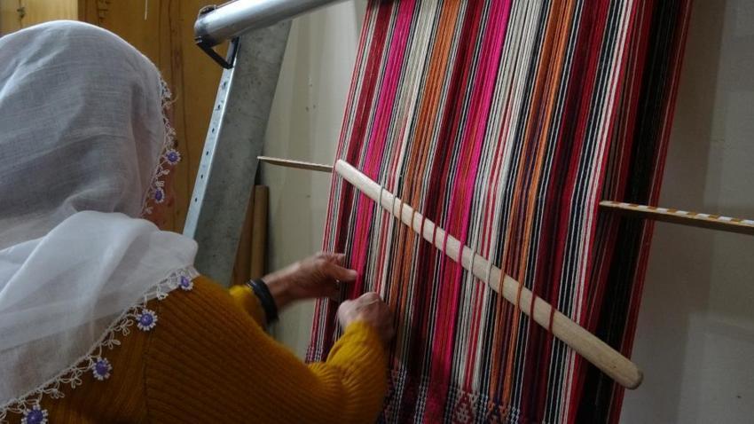 Yüz yıllık gelenek yeniden canlanıyor: Tunceli Hozatlı kadınlar, unutulmaya yüz tutan 'Cacım' dokumasıyla aile bütçesine katkı sağlıyor