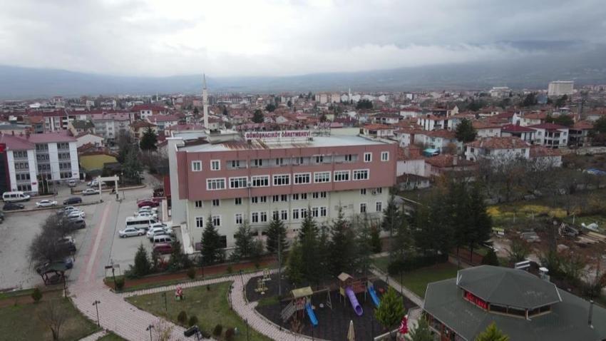 Yaptıkları hareket Türkiye'ye örnek oldu! Motorcu çırağı iki genç, görevliyi görmeyince kameraya gösterdiler