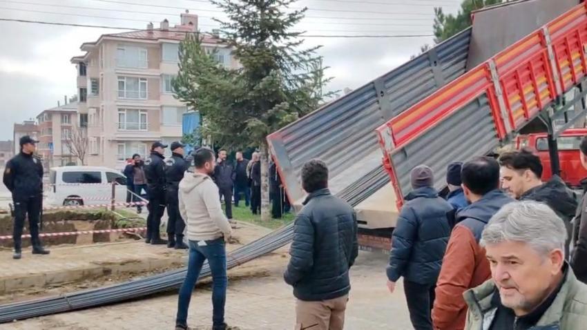 Mahalleyi polis bastı, kadınlar erkeklere tepki gösterdi! Bolu'da ilginç anlar