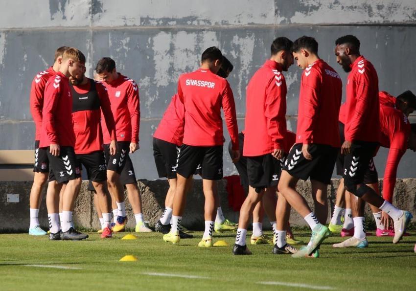 Sivasspor'da Mehmet Altıparmak kötü haberi verdi: Kadroda olmayacak