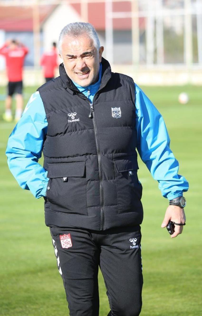Sivasspor'da Mehmet Altıparmak kötü haberi verdi: Kadroda olmayacak