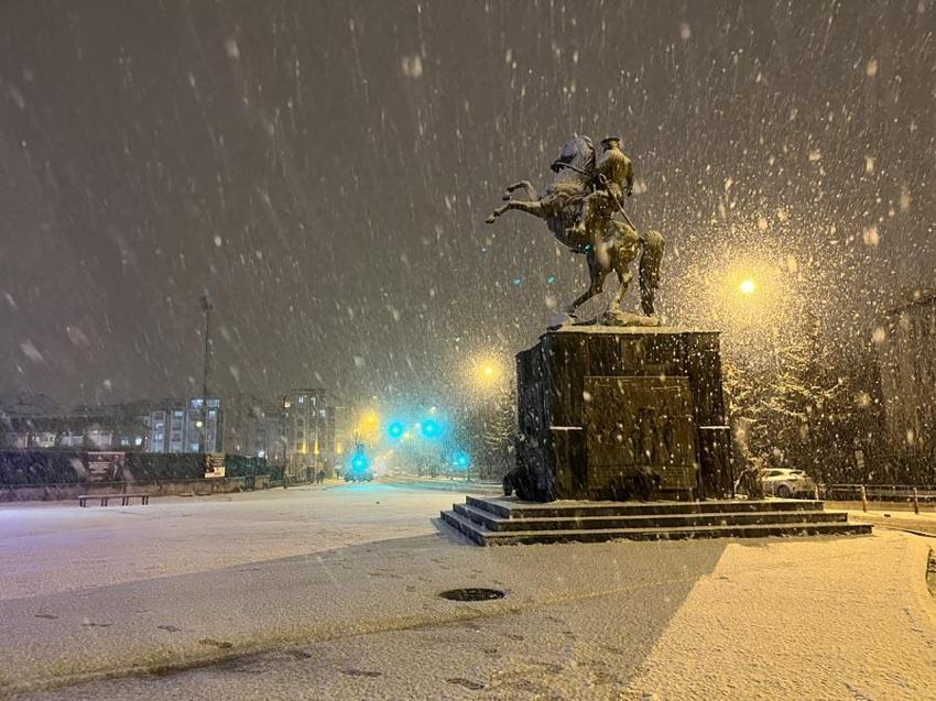 Lapa lapa kar ve kuvvetli sağanak yağışlar geliyor! Meteoroloji hava durumu raporuyla uyardı