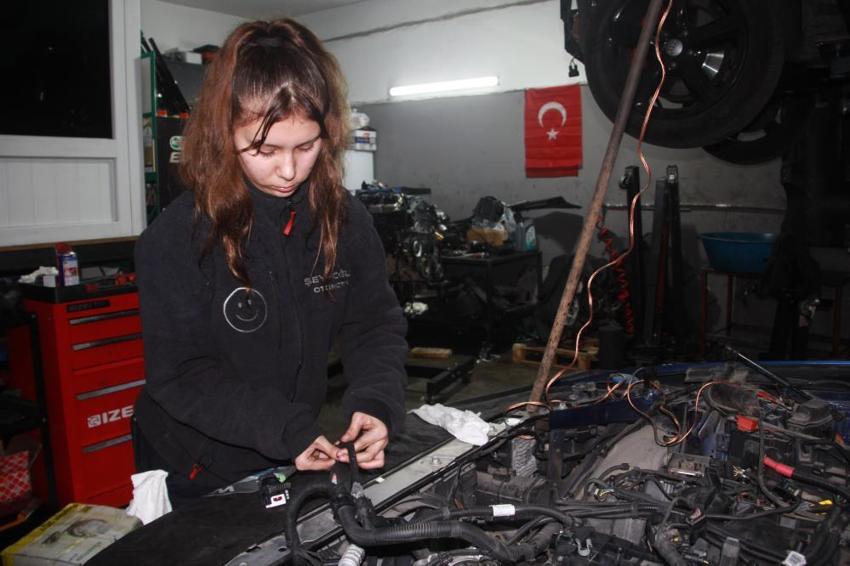 Sanayide çırak bulmak zorken o kendi isteğiyle girdi: Ordu'da sanayinin tek kız çırağı