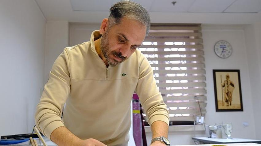 Böyle girişimcilik fikri görülmedi! Semazen kıyafetinin 'uygunsuz' yerlerde dikildiğini öğrenince harekete geçti