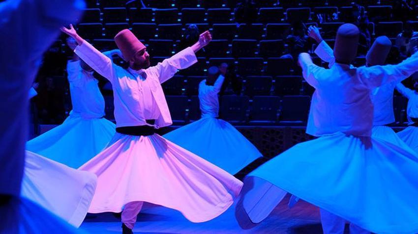 Böyle girişimcilik fikri görülmedi! Semazen kıyafetinin 'uygunsuz' yerlerde dikildiğini öğrenince harekete geçti