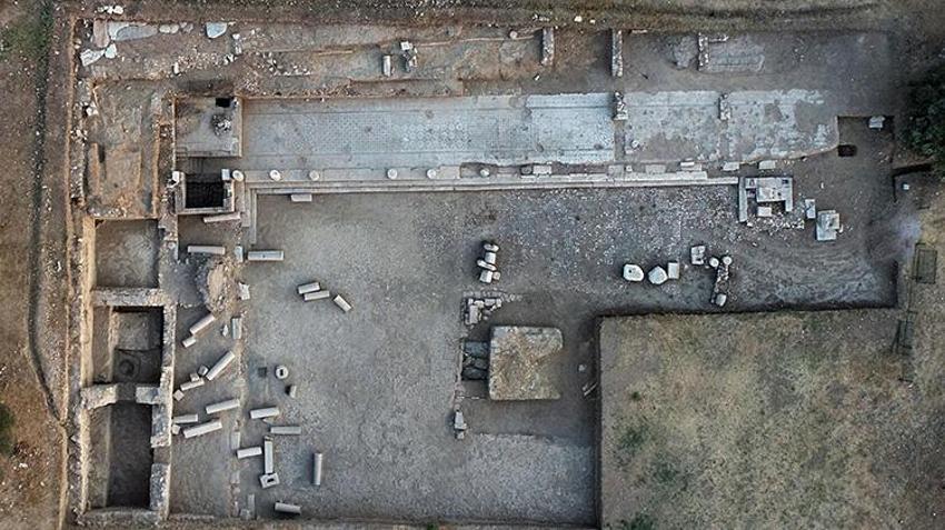 Gövdeyle birleşirse 32 yıllık Hestia gizemi bitecek! İzmir Metropolis'te mermer tanrıça başı bulundu