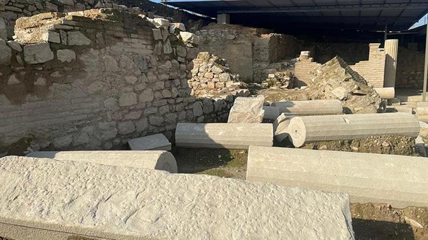Gövdeyle birleşirse 32 yıllık Hestia gizemi bitecek! İzmir Metropolis'te mermer tanrıça başı bulundu