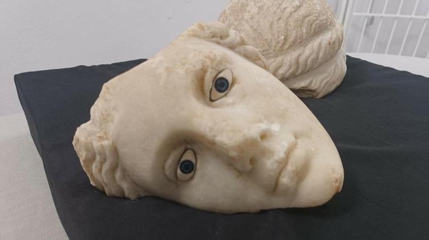 Gövdeyle birleşirse 32 yıllık Hestia gizemi bitecek! İzmir Metropolis'te mermer tanrıça başı bulundu