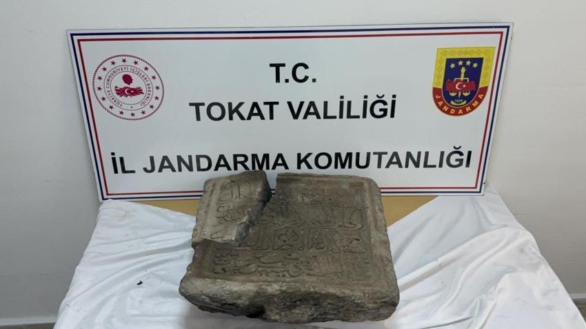 Tokat'ta kırık halde bulundu: 865 yıllık hükümdar buyruğu devlet korumasında!