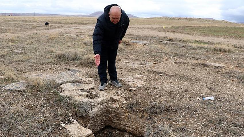 Van'ın Göbeklitepe'si definecilerin hedefinde! 2 bin 800 yıllık nekropol alanı talan edildi, iş makineleri kol geziyor: Dünyada 'eşi benzeri yok' dendi ama korunmuyor