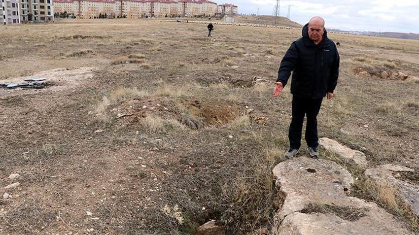 Van'ın Göbeklitepe'si definecilerin hedefinde! 2 bin 800 yıllık nekropol alanı talan edildi, iş makineleri kol geziyor: Dünyada 'eşi benzeri yok' dendi ama korunmuyor