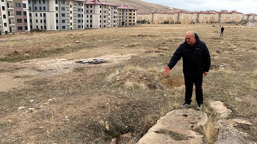 Van'ın Göbeklitepe'si definecilerin hedefinde! 2 bin 800 yıllık nekropol alanı talan edildi, iş makineleri kol geziyor: Dünyada 'eşi benzeri yok' dendi ama korunmuyor