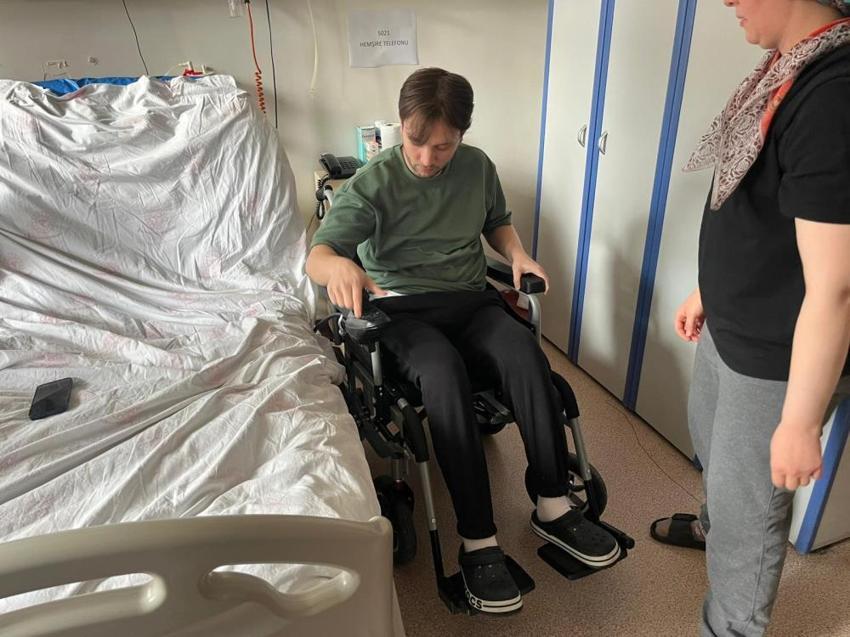 Eskişehir'de kaza sonrası felç kalan gence büyük şok! Hastanede gözünü açtı aldığı haberle bir kez daha sarsıldı