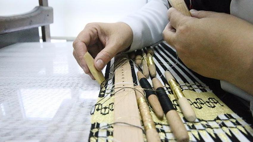 Unutulmaya yüz tutmuş Maraş sim sırma ve abası 'garbi yeli' koleksiyonuyla yeniden hayat buldu: 35 eser 2026 Kültür Yolu Festivali'nde!