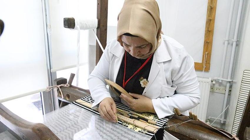 Unutulmaya yüz tutmuş Maraş sim sırma ve abası 'garbi yeli' koleksiyonuyla yeniden hayat buldu: 35 eser 2026 Kültür Yolu Festivali'nde!