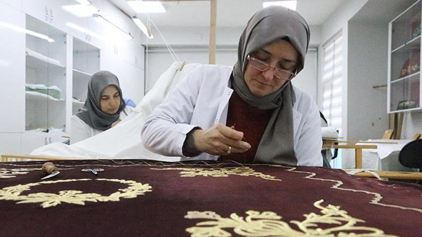 Unutulmaya yüz tutmuş Maraş sim sırma ve abası 'garbi yeli' koleksiyonuyla yeniden hayat buldu: 35 eser 2026 Kültür Yolu Festivali'nde!