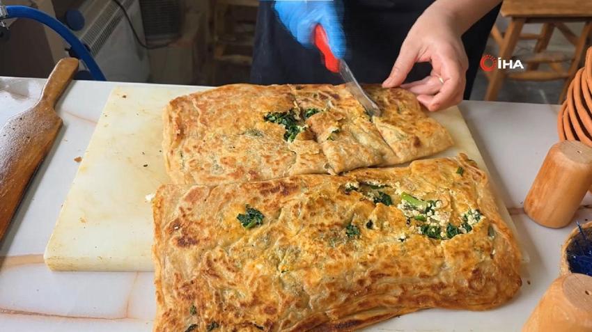 Kütahya'da açtığı işletmede geleneksel yöntemlerle gözlemeyi yaşatmaya çalışıyor