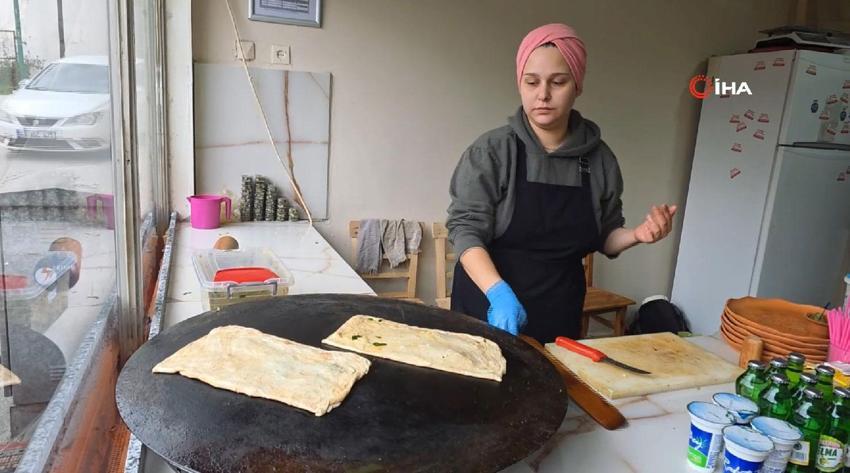 Kütahya'da açtığı işletmede geleneksel yöntemlerle gözlemeyi yaşatmaya çalışıyor