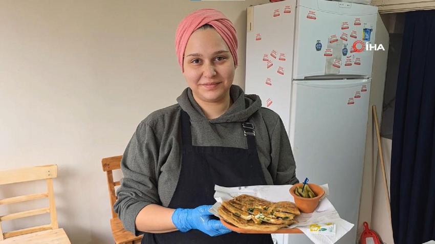 Kütahya'da açtığı işletmede geleneksel yöntemlerle gözlemeyi yaşatmaya çalışıyor