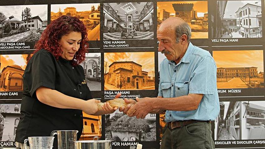 Yapımı 3 buçuk saat sürüyor yemesi 10 dakika! Tek başına yapılması mümkün değil: Çorum'un unutulmaya yüz tutmuş lezzeti geri döndü