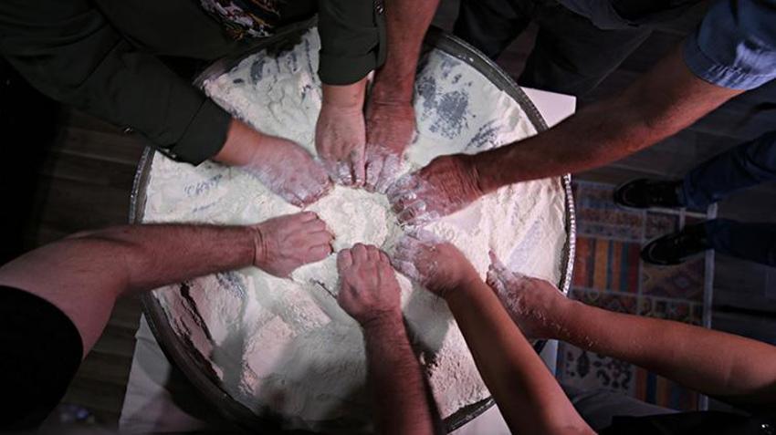 Yapımı 3 buçuk saat sürüyor yemesi 10 dakika! Tek başına yapılması mümkün değil: Çorum'un unutulmaya yüz tutmuş lezzeti geri döndü