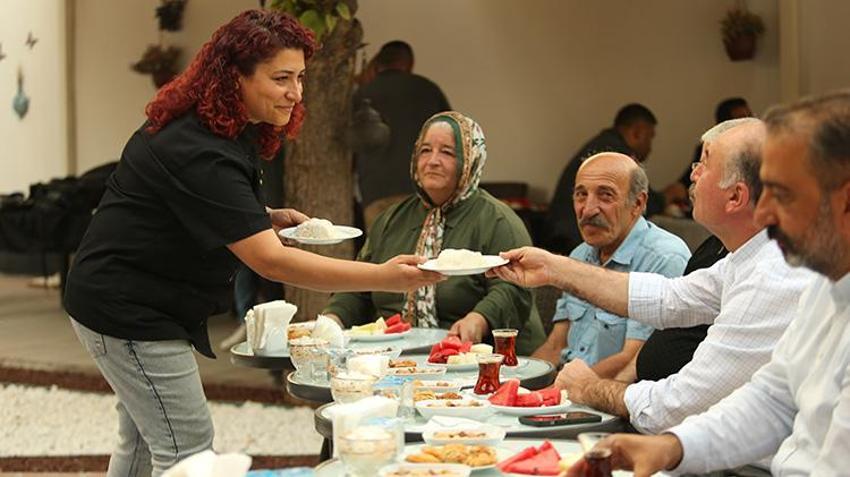 Yapımı 3 buçuk saat sürüyor yemesi 10 dakika! Tek başına yapılması mümkün değil: Çorum'un unutulmaya yüz tutmuş lezzeti geri döndü