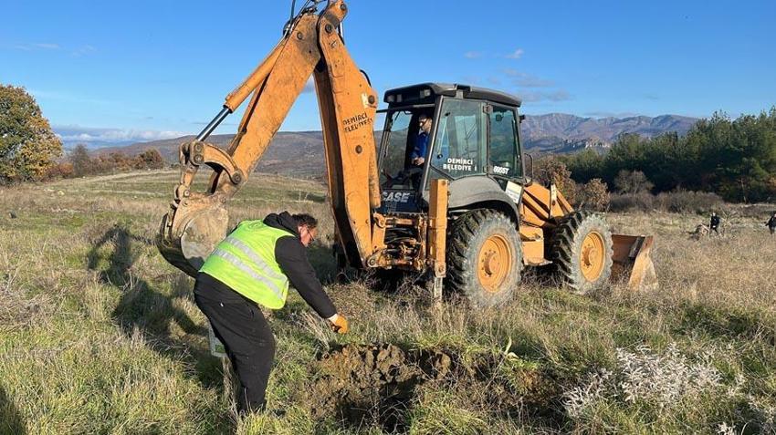 Manisa Demirci’de atıl araziler tarıma kazandırılıyor