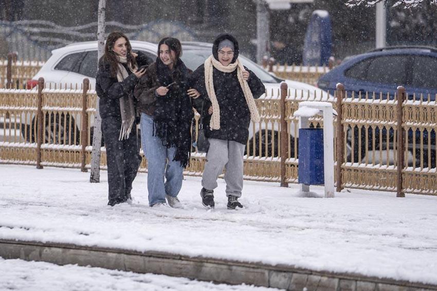 Lapa lapa kar, sağanak ve fırtına geliyor! Prof. Dr. Orhan Şen açıkladı Meteoroloji uyardı