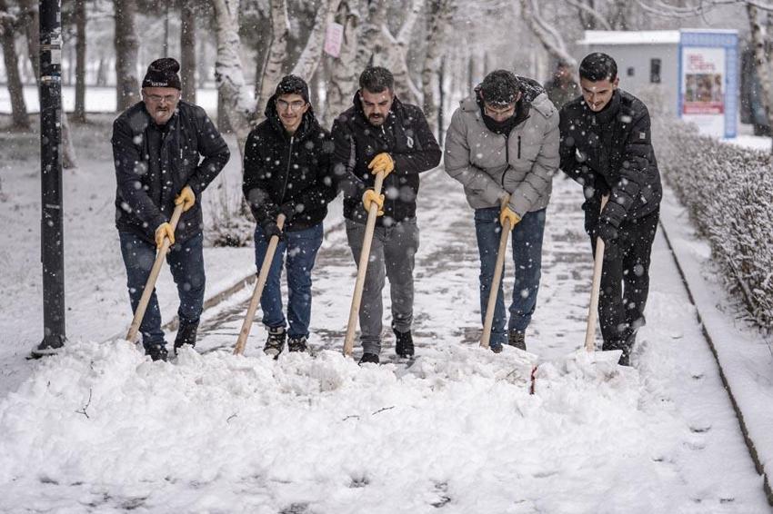 Lapa lapa kar, sağanak ve fırtına geliyor! Prof. Dr. Orhan Şen açıkladı Meteoroloji uyardı