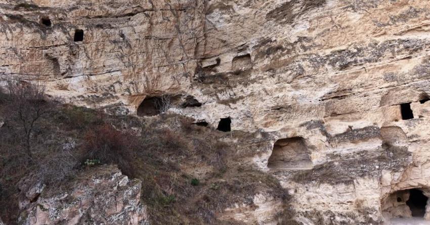 İngiliz gezgin Burdur'da iki köy arasında buldu! Mağara girişine yazdı: 100 yıl sonra görüldü