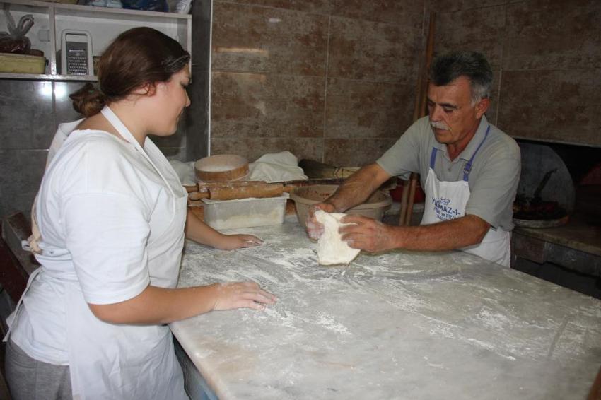 Aydın'da patron yetiştiren pideci! 45 yıldır çırakları iş yeri sahibi yapıyor