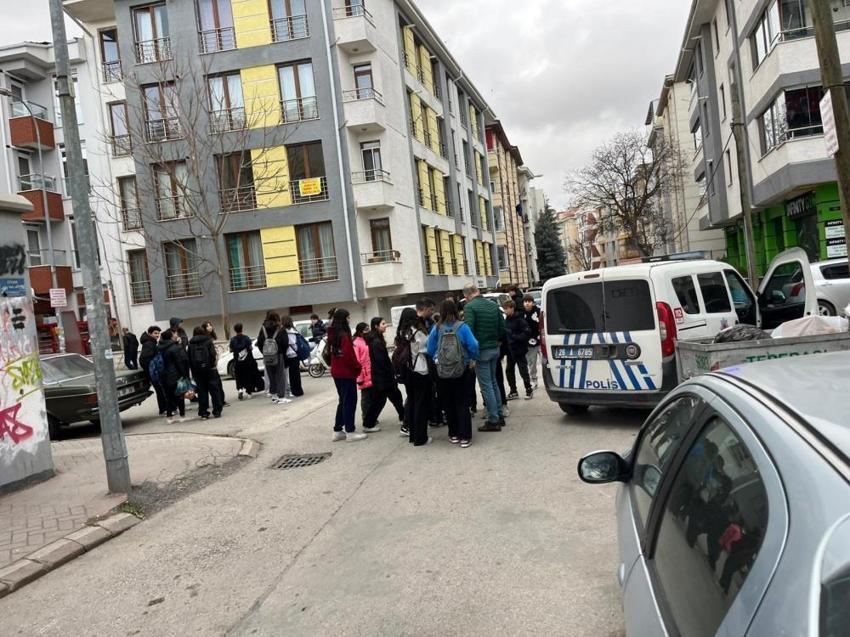 Eskişehir'de korku dolu dakikalar! 12 yaşındaki çocuk okul çıkışında bıçaklandı