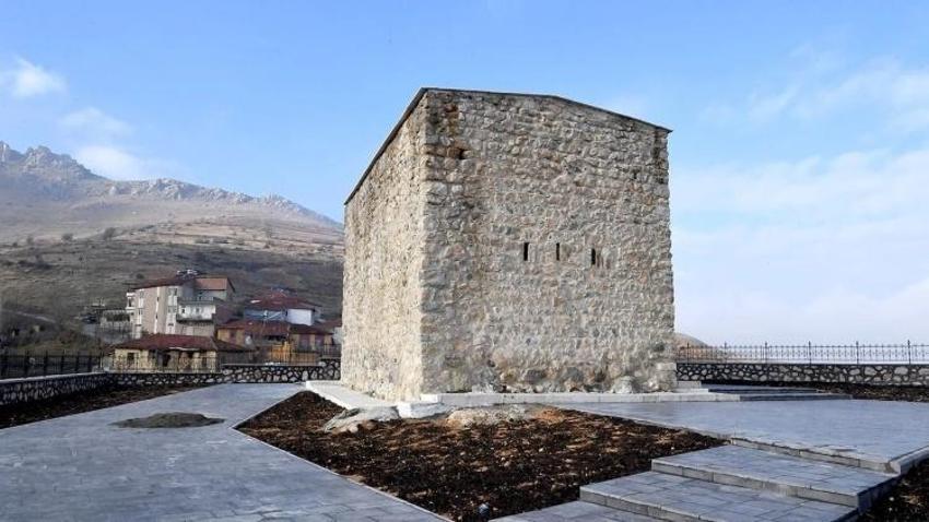 Malatya'da bir köyde saklı: Esrarengiz kapı 1670'den beri ayakta duruyor!
