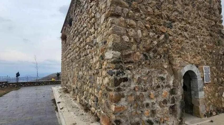 Malatya'da bir köyde saklı: Esrarengiz kapı 1670'den beri ayakta duruyor!