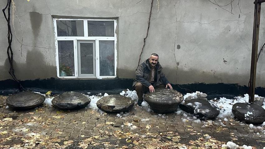 Irak sınırında yol çalışmasında çıktı: 6 gizemli taş 1 ton geliyor! "Merak edip etrafını kazdım"