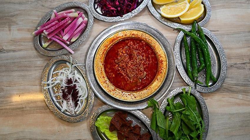 Gaziantep'te kış aylarının doğal antibiyotiği! 12 saatte pişiriliyor, sofraların vazgeçilmezi oldu: Dünya listesine gözünü dikti