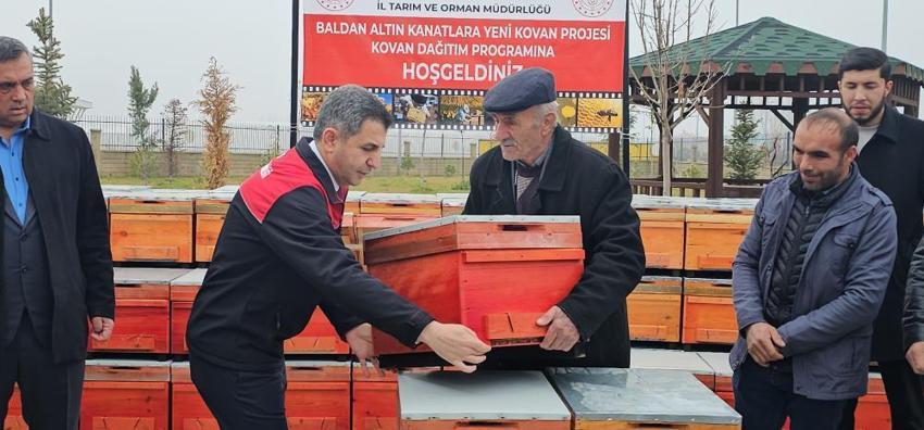 Muş'ta 1,5 milyonluk dev proje! Muş balını dünyaya tanıtacak: 100 üreticiye dağıtıldı, çalışmalara başlandı