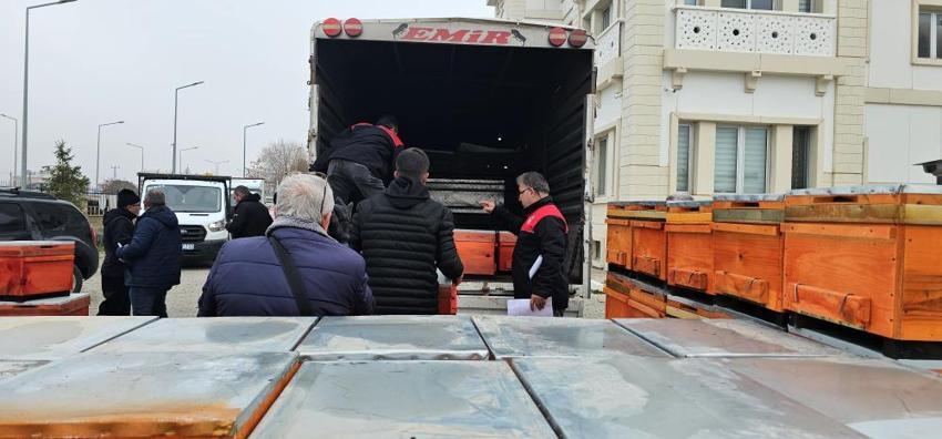 Muş'ta 1,5 milyonluk dev proje! Muş balını dünyaya tanıtacak: 100 üreticiye dağıtıldı, çalışmalara başlandı