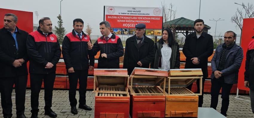 Muş'ta 1,5 milyonluk dev proje! Muş balını dünyaya tanıtacak: 100 üreticiye dağıtıldı, çalışmalara başlandı