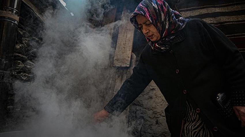Bursa'da devlet desteğiyle kazanlar kaynamaya başladı! Erkekler ormandan topluyor kadınlar kaynatıyor